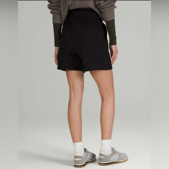 lululemon athletica Women's Black Scuba High-Rise Shorts-5" - Picture 2 of 7